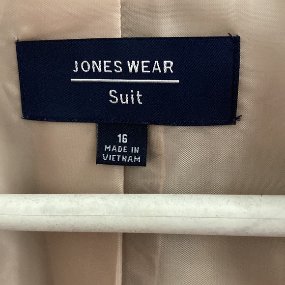 SILKY ELEGANT JONES WEAR SUIT SIZE 16 - Picture 2 of 10